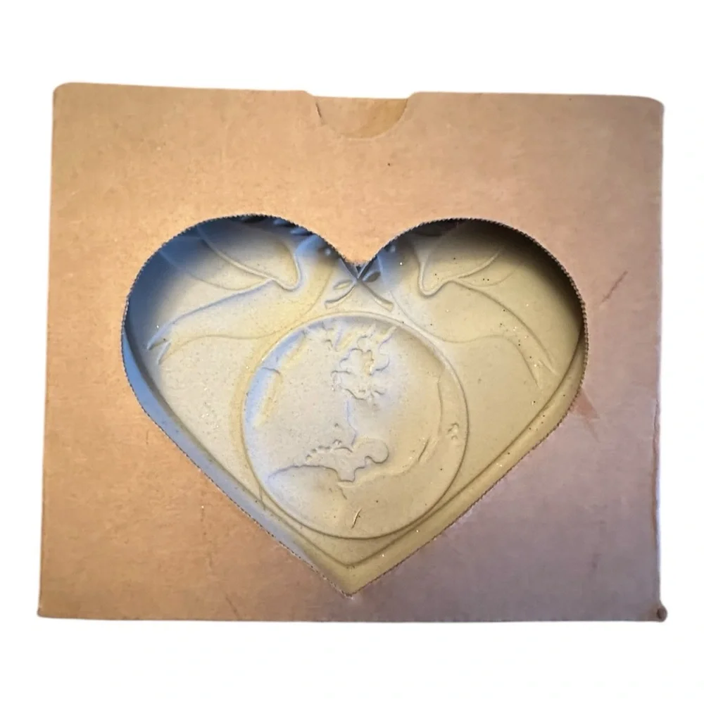 Pampered Chef “Peace on Earth” Heart Mold – Family Heritage Stoneware (2002)